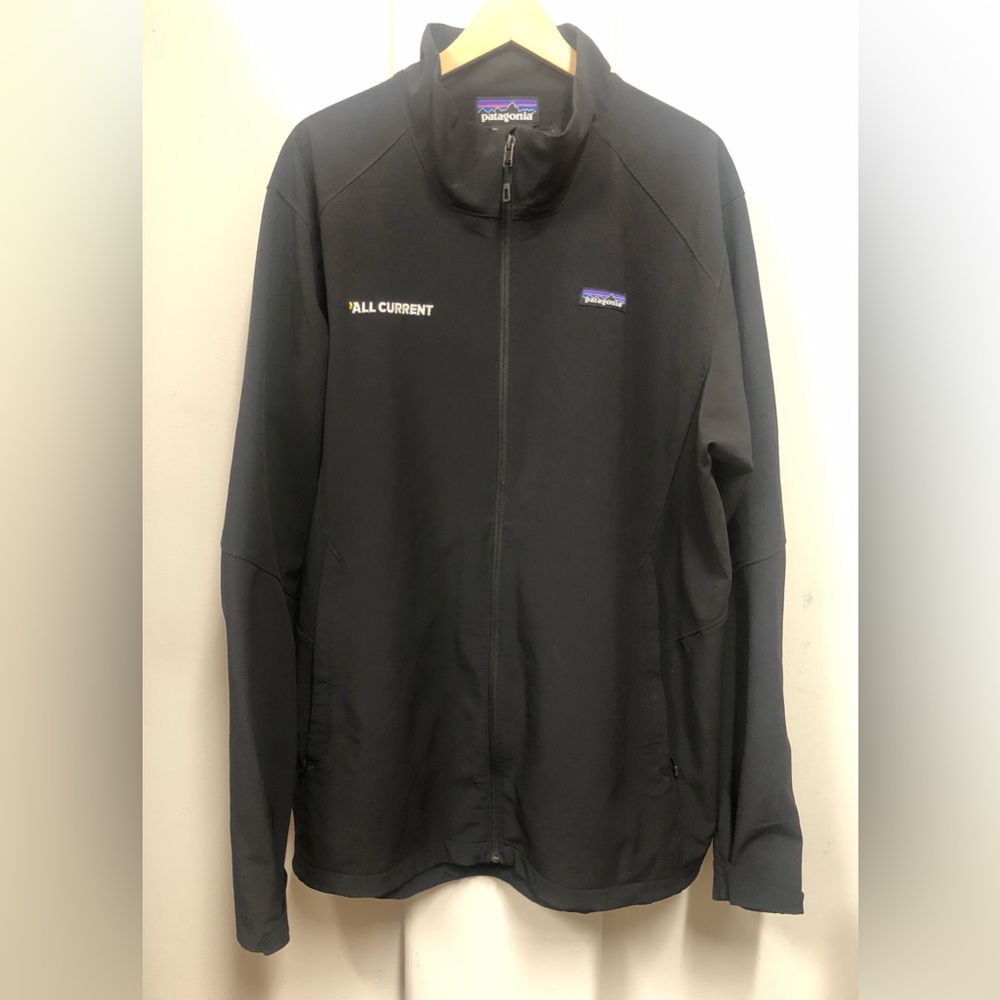 Patagonia Men’s front zip up black jacket size XXL